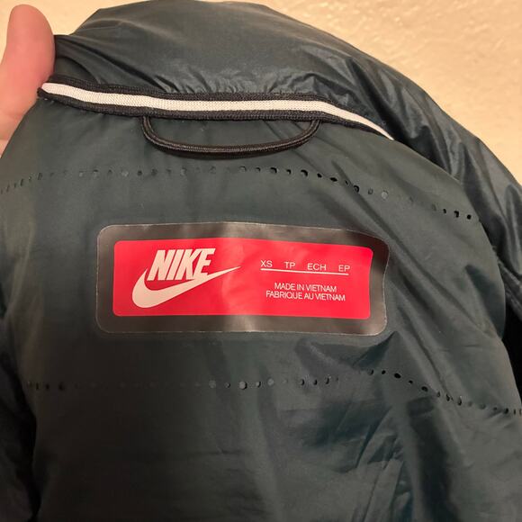 Nike Black Hooded Jacket - Picture 8 of 10